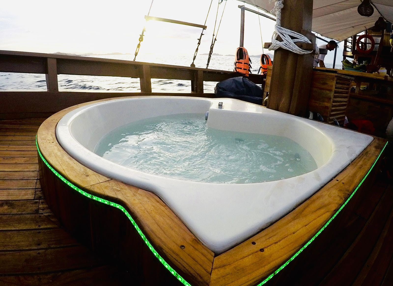 Natural001 Jacuzzi